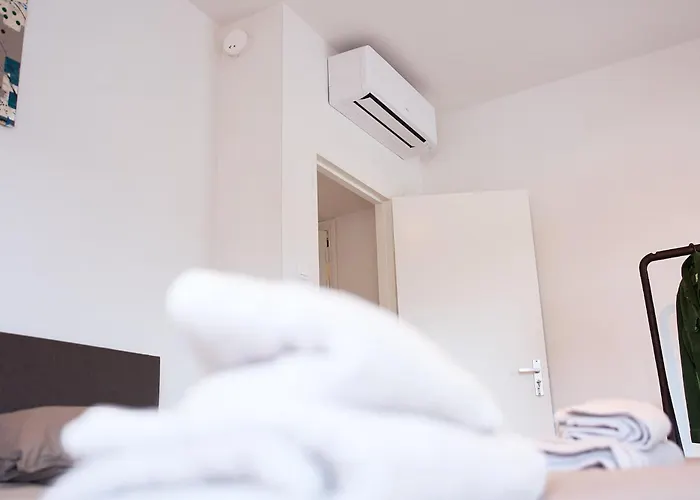 Stratum's 3 No Kitchen *