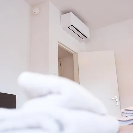 Stratum's 3 No Kitchen *