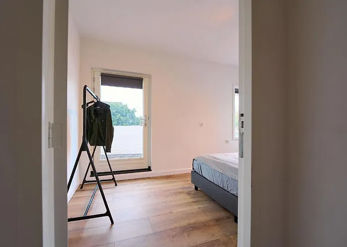 Stratum's 3 No Kitchen